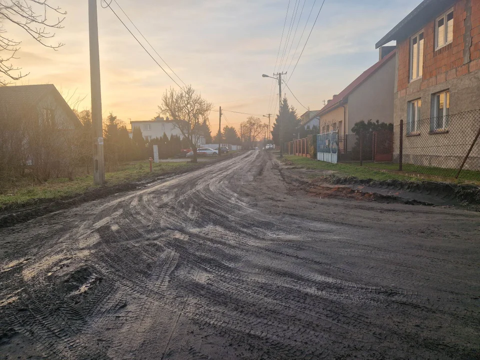 Ulica Zegrzanki wyrównana. Czy to początek zmian na lepsze? - Zdjęcie główne