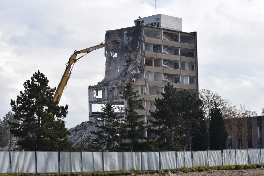 Trwa rozbiórka zakładu przy Lodowej w Łodzi