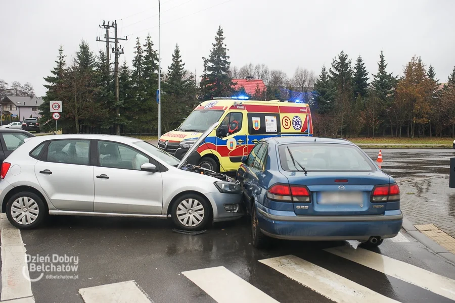 Trzy osobówki zderzyły się na ulicy Staszica. Kto zawinił? [FOTO] - Zdjęcie główne