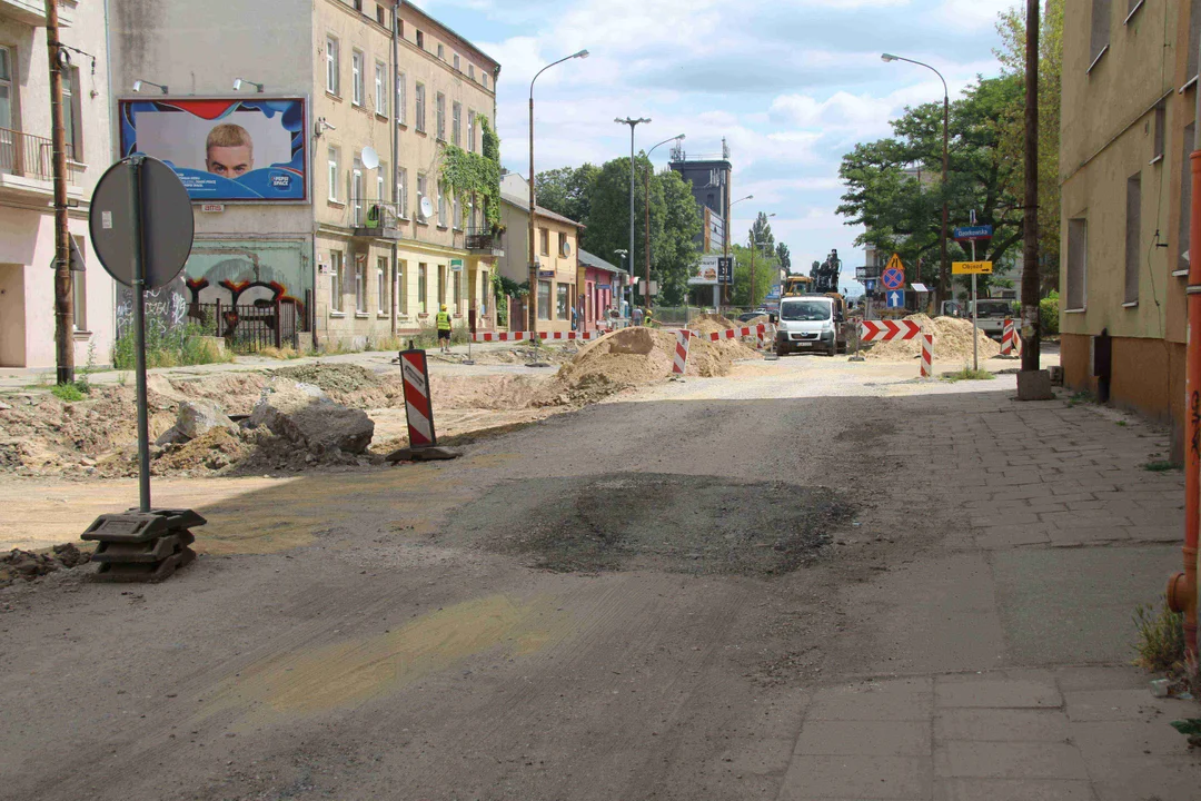 Kolejny objazd, który jest poprowadzony... chodnikiem