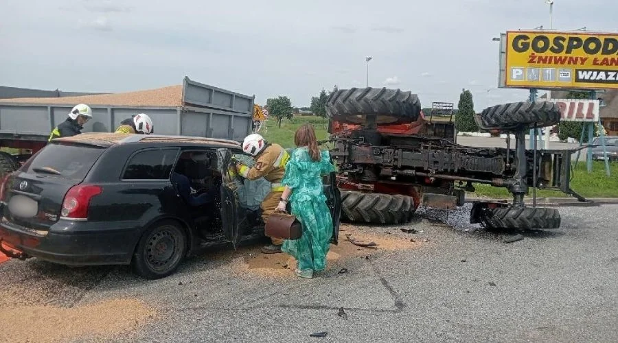 Wypadek Piotrków-Bełchatów traktor/osobówka
