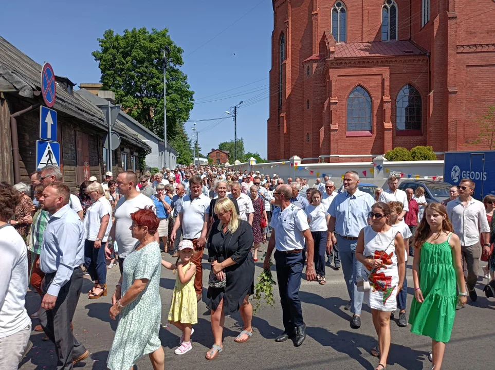 Ulicami Zgierza przeszły procesje Bożego Ciała.