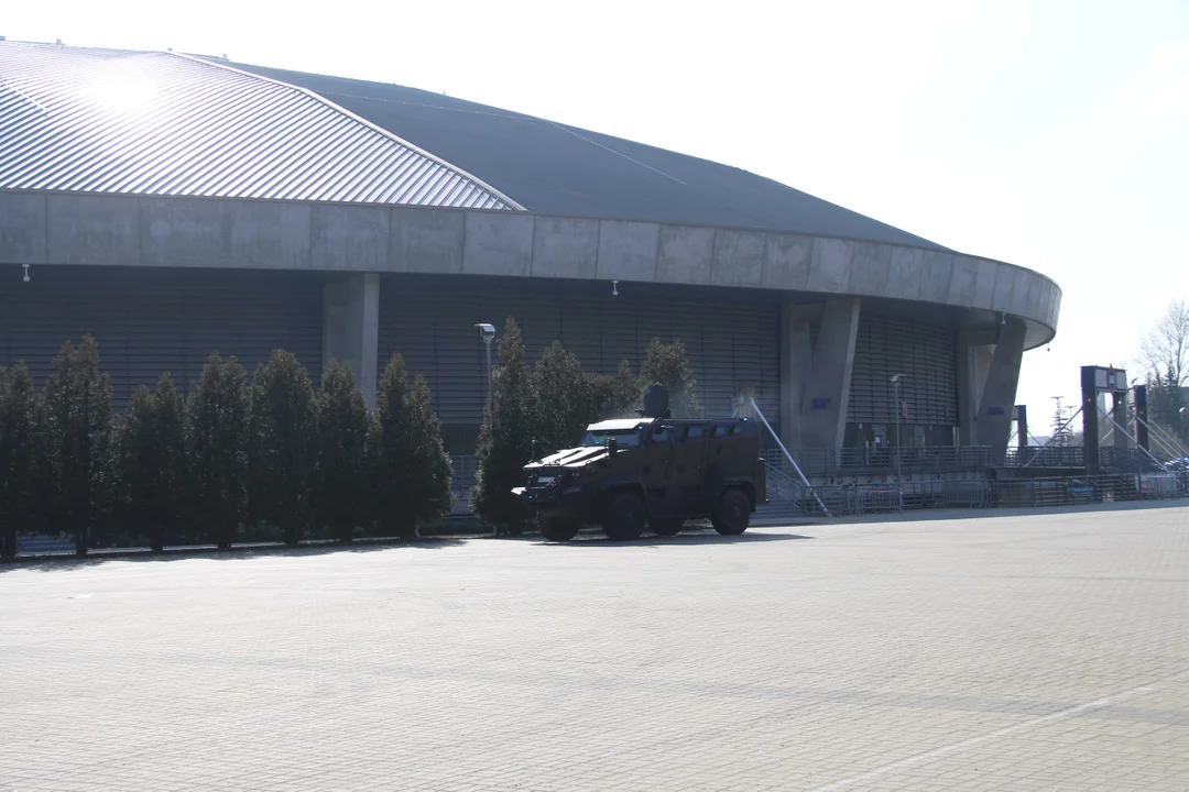 Ćwiczenia służb specjalnych na stadionie ŁKS-u