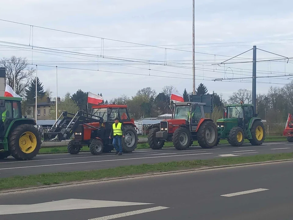 Uwaga kierowcy. Protest rolników na Aleksandrowskiej. Przyjechali najbogatsi?