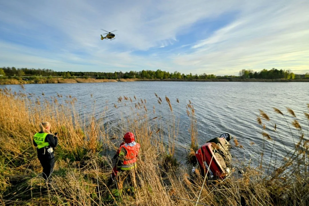 Dramat w łódzkiem! Auto wpadło do zbiornika wodnego
