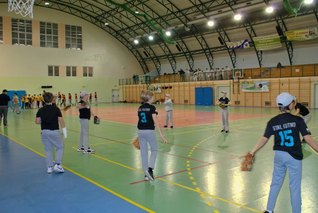 Drużyna młodzików MKS STAL BiS Kutno zakończyła trzydniowe zmagania w XXI Międzynarodowym Halowym Turnieju Baseballu