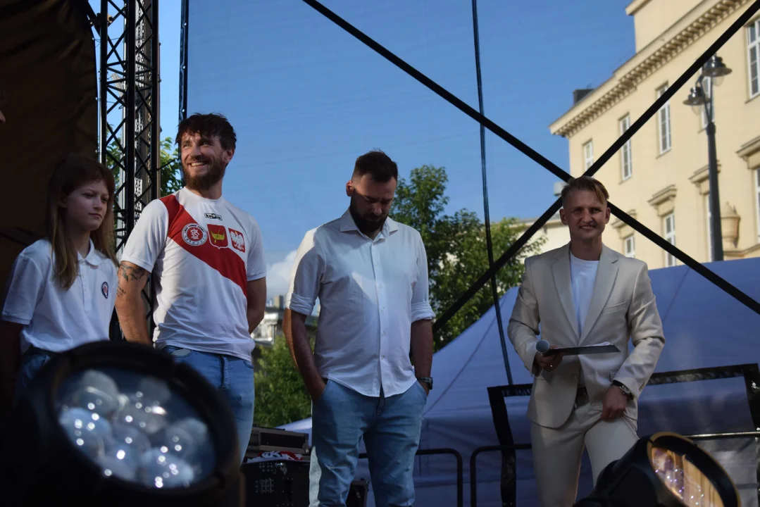 Prezentacja drużyny ŁKS-u na placu Wolności