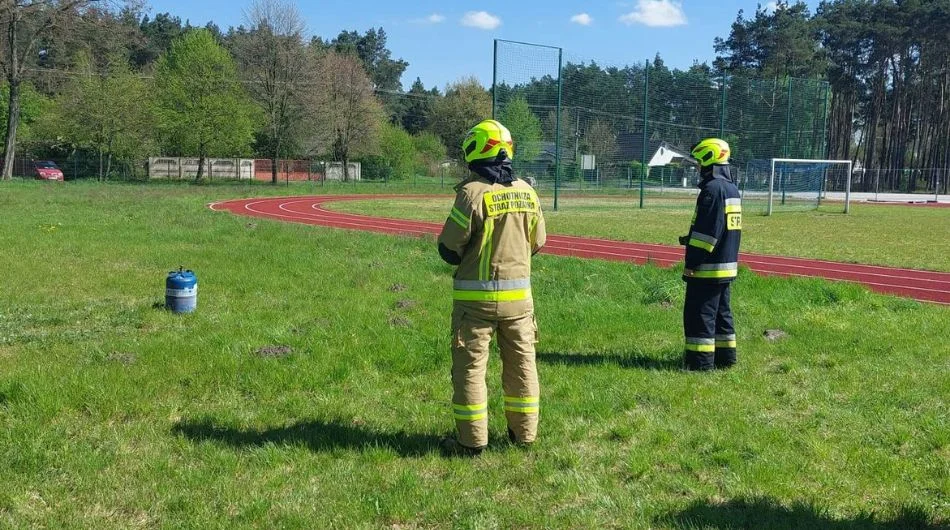 Akcja straży przy boisku szkolnym. Jaka była przyczyna interwencji? - Zdjęcie główne