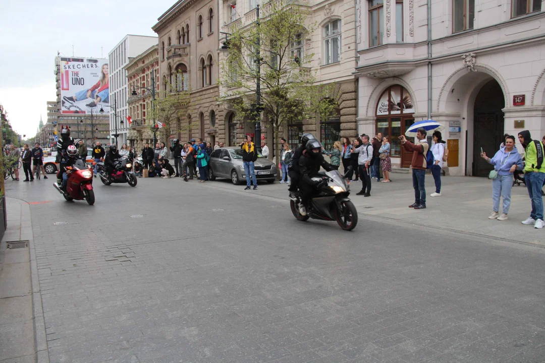 Wielka parada motocyklowa na ulicy Piotrkowskiej w Łodzi