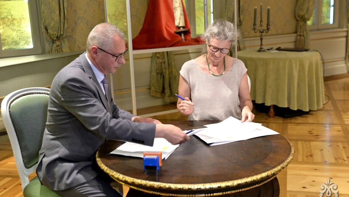Przekazanie fragmentu zwoju Tory do Muzeum Pałac Saski w Kutnie
