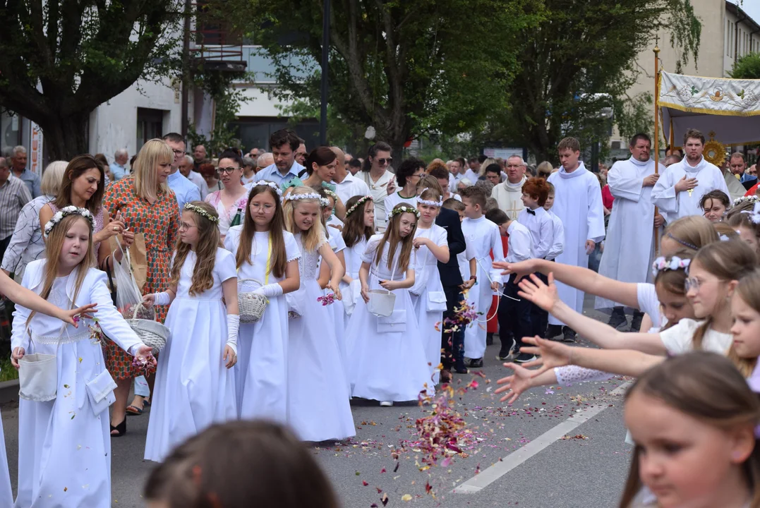 procesja Bożego Ciała w parafii Matki Bożej Dobrej Rady w Zgierzu