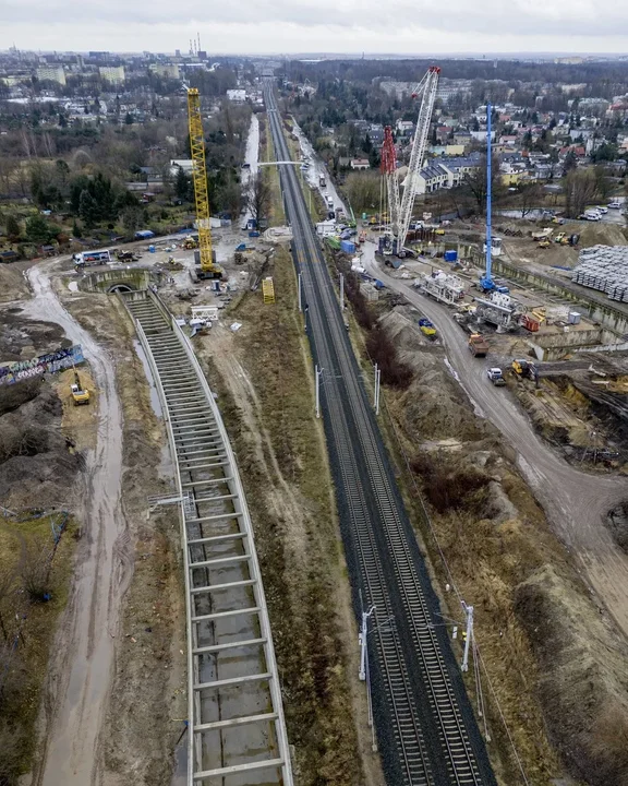 Trwa budowa tunelu kolejowego pod Łodzią