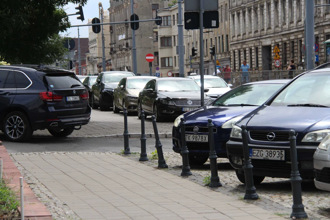 Parkowanie w pobliżu Piotrkowskiej nie jest łatwe