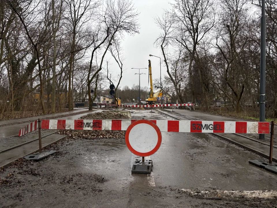 Trwa odbudowa mostku na ulicy Siewnej w Łodzi