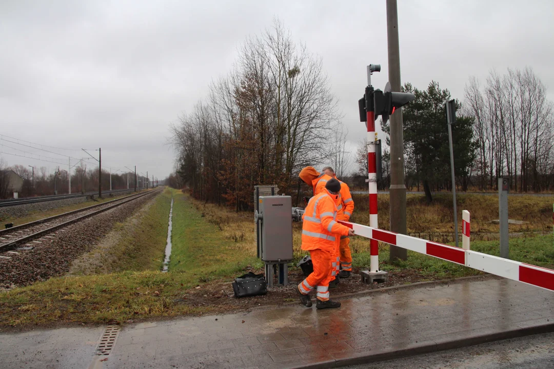 Wyłamanie rogatki na przejeździe kolejowym przy przystanku Łódź Olechów Zachód