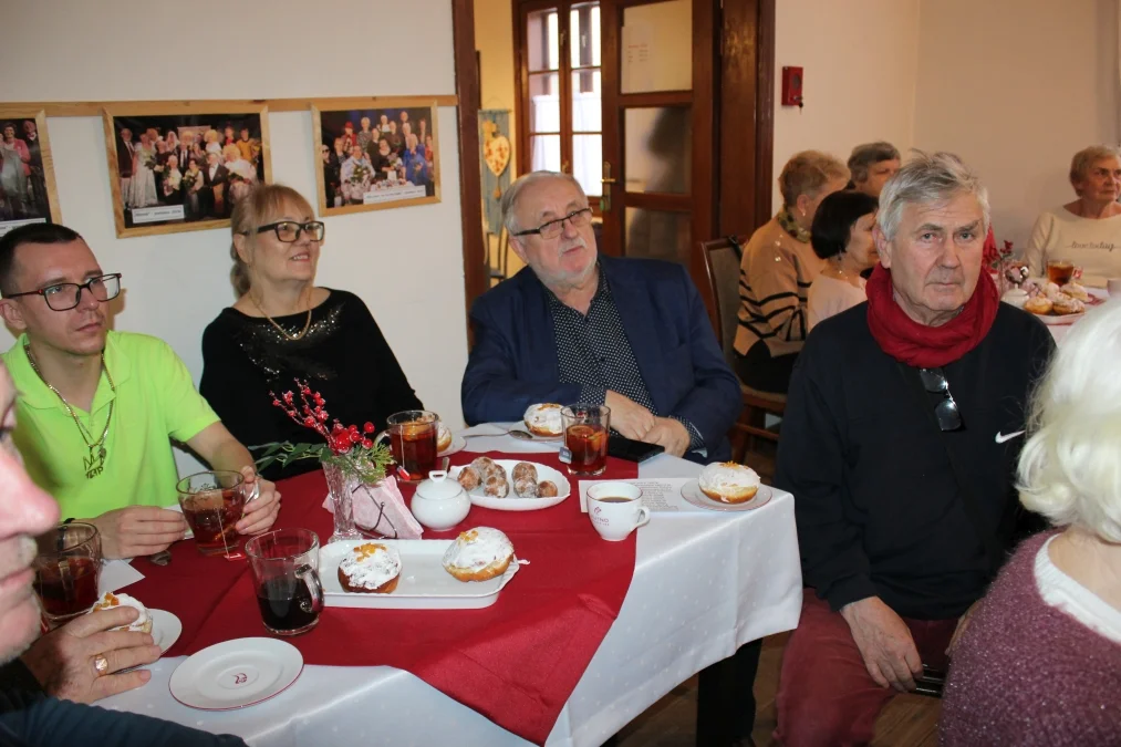 Pączki, herbata i śpiew. Tłusty Czwartek pełen radości (ZDJĘCIA) - Zdjęcie główne
