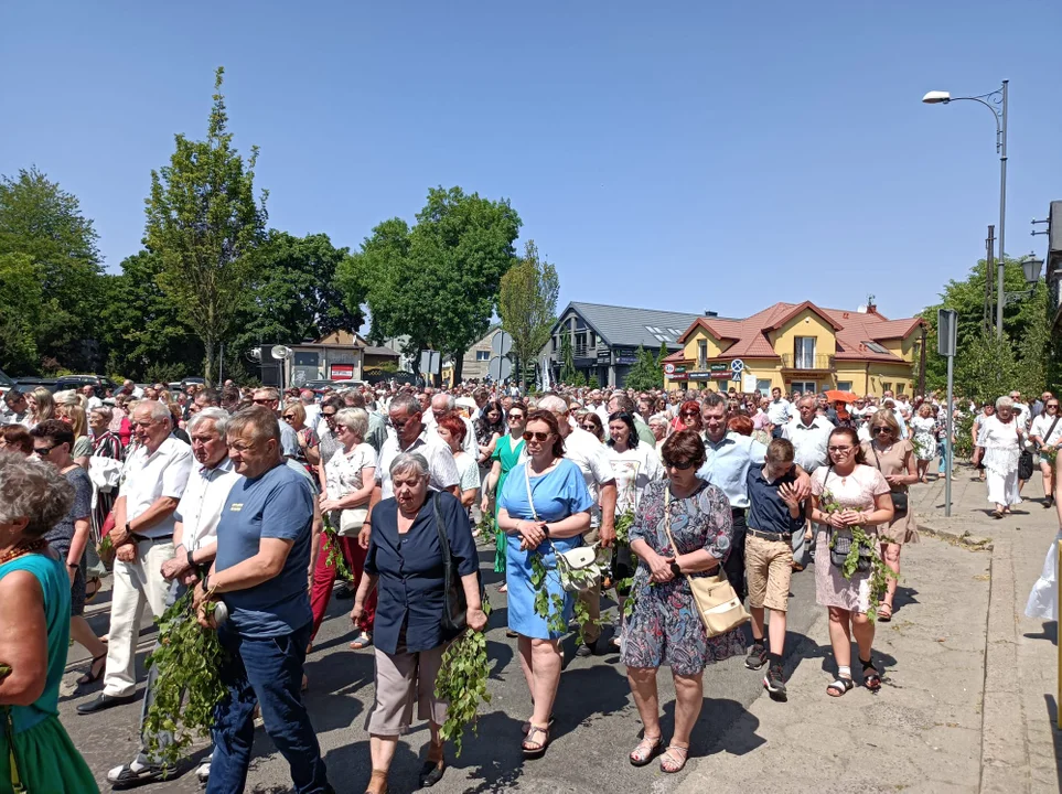 Ulicami Zgierza przeszły procesje Bożego Ciała.