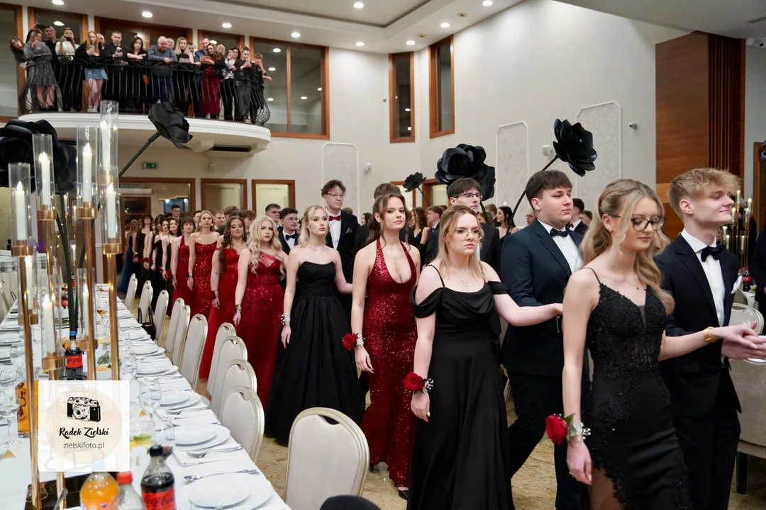 Tak wyglądała studniówka maturzystów z Gąbina [ZDJĘCIA] - Zdjęcie główne