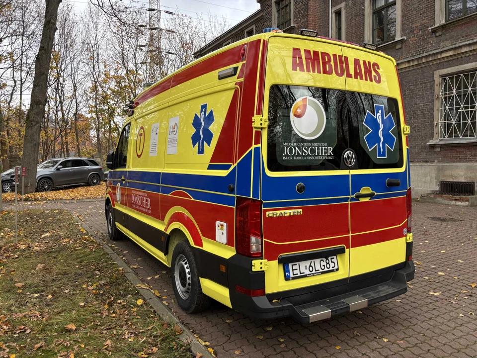 Szpital przy ul. Milionowej w Łodzi z nowym ambulansem