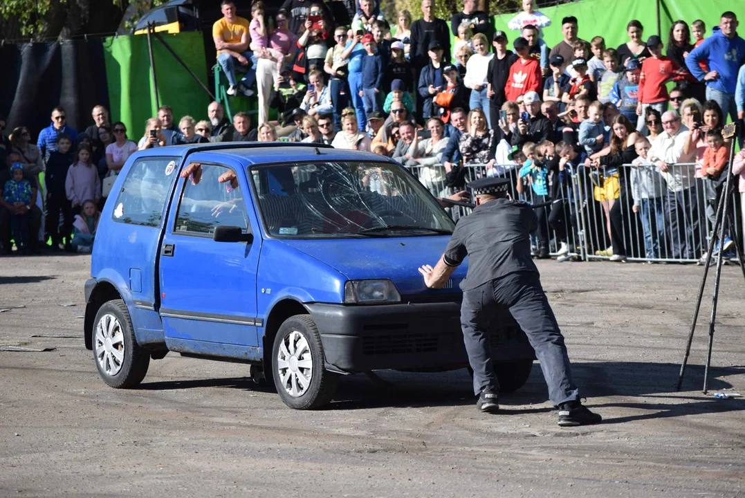 Giganty na czterech kołach zrobiły duże show! Widowiskowy pokaz monster trucków