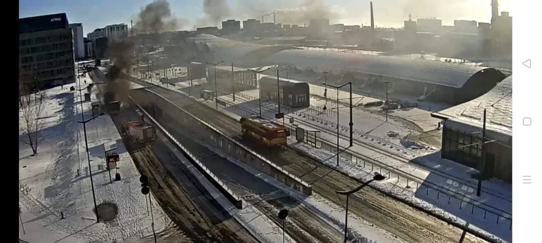 Zgierski autobus stanął w płomieniach przy Dworcu Fabrycznym w Łodzi - Zdjęcie główne