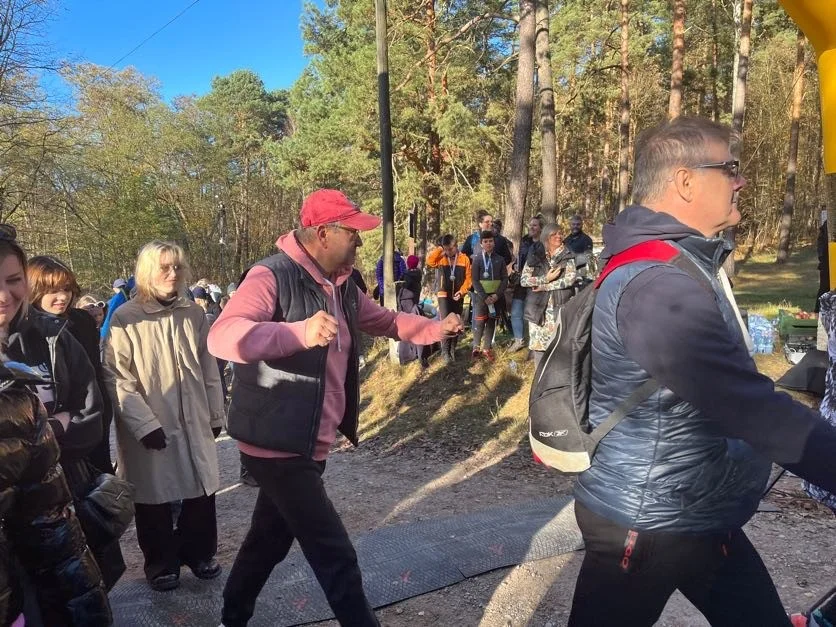 VIII edycja Spaceru i Biegu do Niepodległości w Grotnikach. Piękna pogoda zachęcała do aktywnego spędzania czasu!