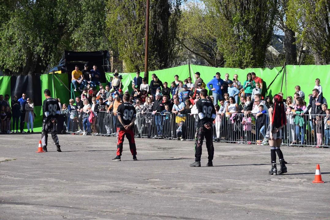 Giganty na czterech kołach zrobiły duże show! Widowiskowy pokaz monster trucków