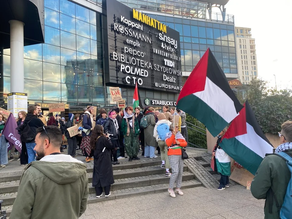 Kilkaset osób pod Manhattanem w geście solidarności z Gazą