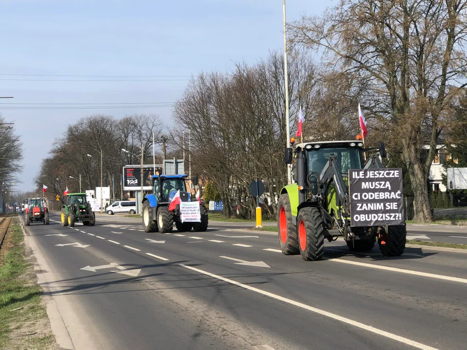 Protest rolników w Łodzi - skrzyżowanie Aleksandrowska/Szczecińska