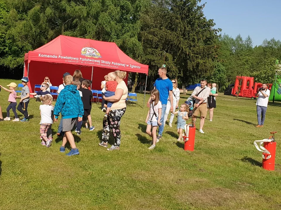 Piknik Strażacki w Dzierżąznej pod Zgierzem. Piękna pogoda i mnóstwo atrakcji, muzyki i dobrego jedzenia [zdjęcia]