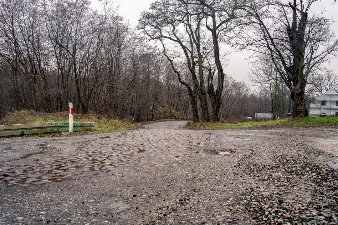 Ważna ulica, która łączy Julianów z Bałutami Zachodnimi zostanie wyremontowana. Nowością na jej kolejnym odcinku ma być asfalt - Zdjęcie główne