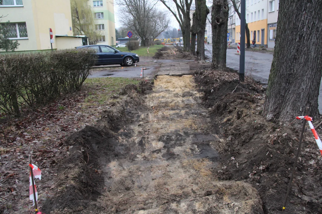 Utrudnienia dla pieszych i podróżnych MPK Łódź na Lutomierskiej