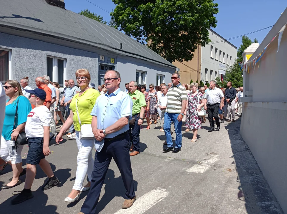 Ulicami Zgierza przeszły procesje Bożego Ciała.