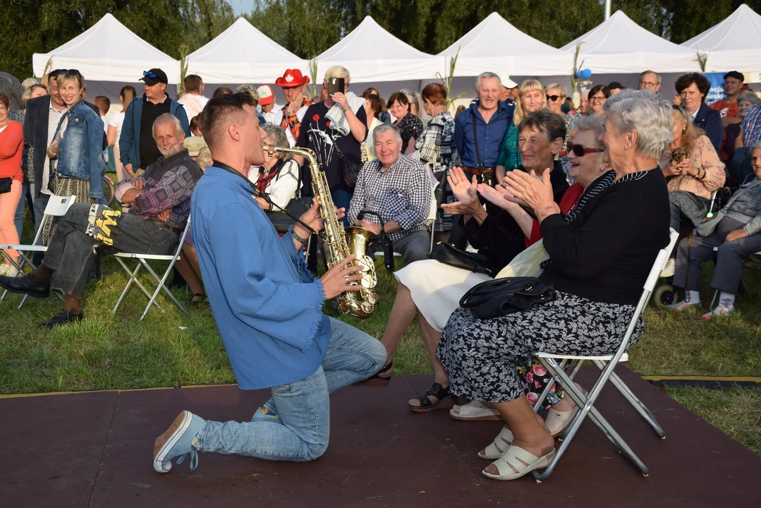 Tłumy mieszkańców bawiły się na dożynkowych koncertach w Żychlinie