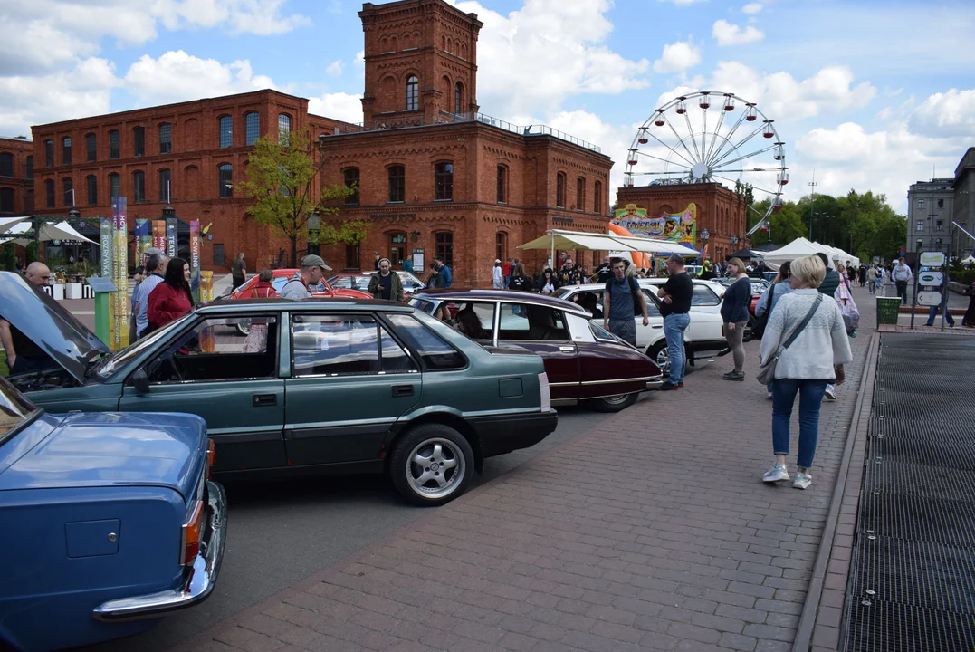 Zlot klasycznych samochodów w Manufakturze