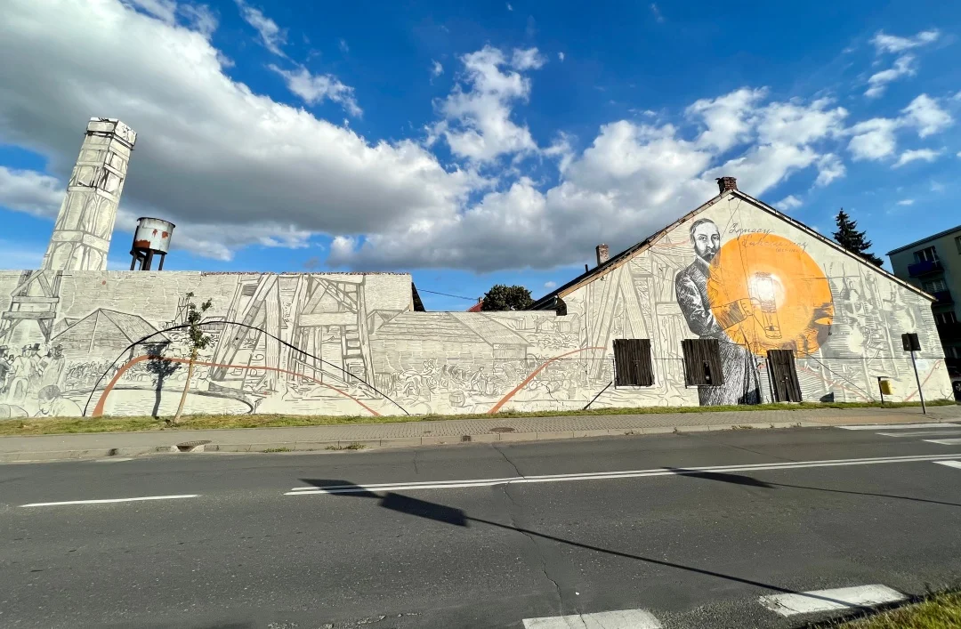 Jest nowy mural w Płocku - przedstawia Łukasiewicza. Zorganizowano też piknik [ZDJĘCIA] - Zdjęcie główne