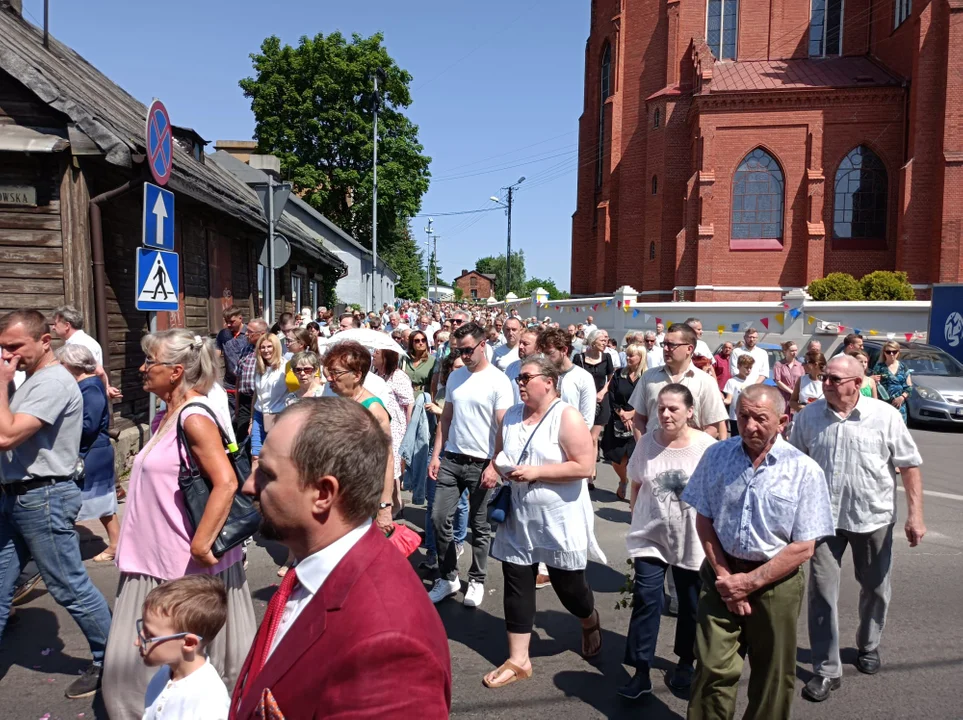 Ulicami Zgierza przeszły procesje Bożego Ciała.