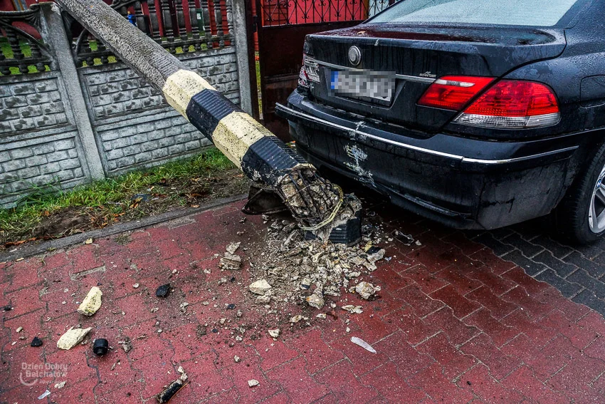 Wypadek w Grocholicach. Ciężarówka zderzyła się z BMW