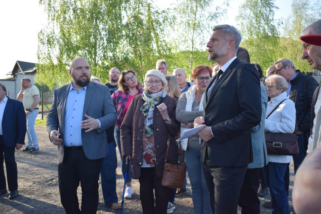 Prezydent przyjechał do mieszkańców Przybyłowa. Spotkanie zmieniło się w debatę wyborczą [ZDJĘCIA] - Zdjęcie główne