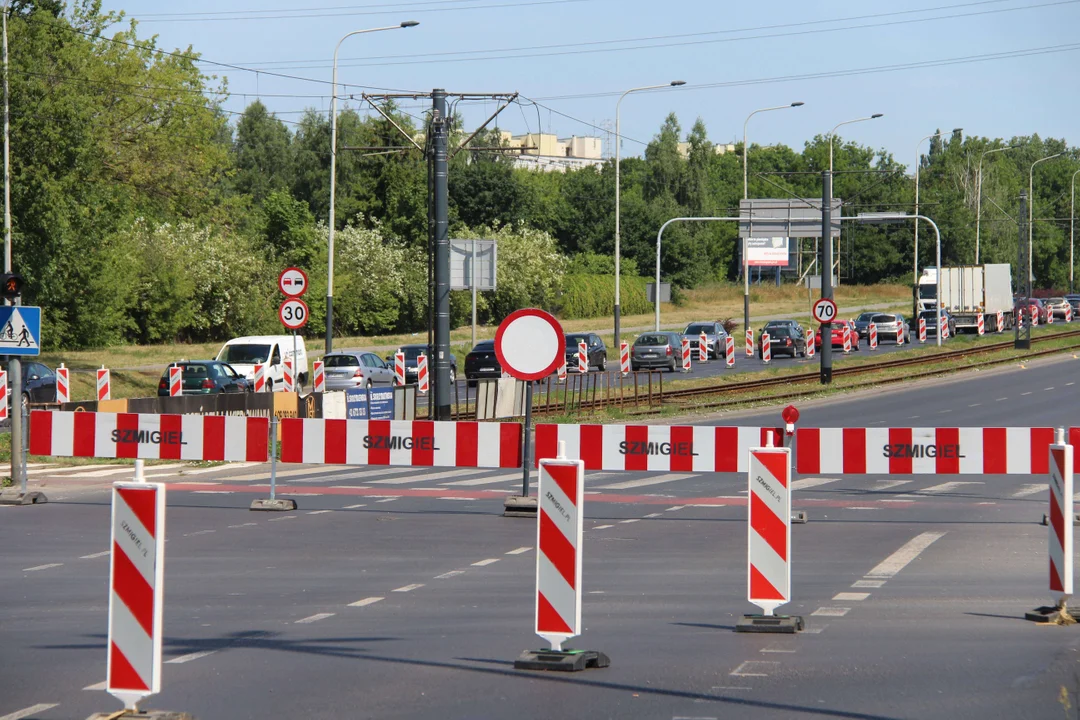 Utrudnienia dla kierowców na al. Włókniarzy w Łodzi