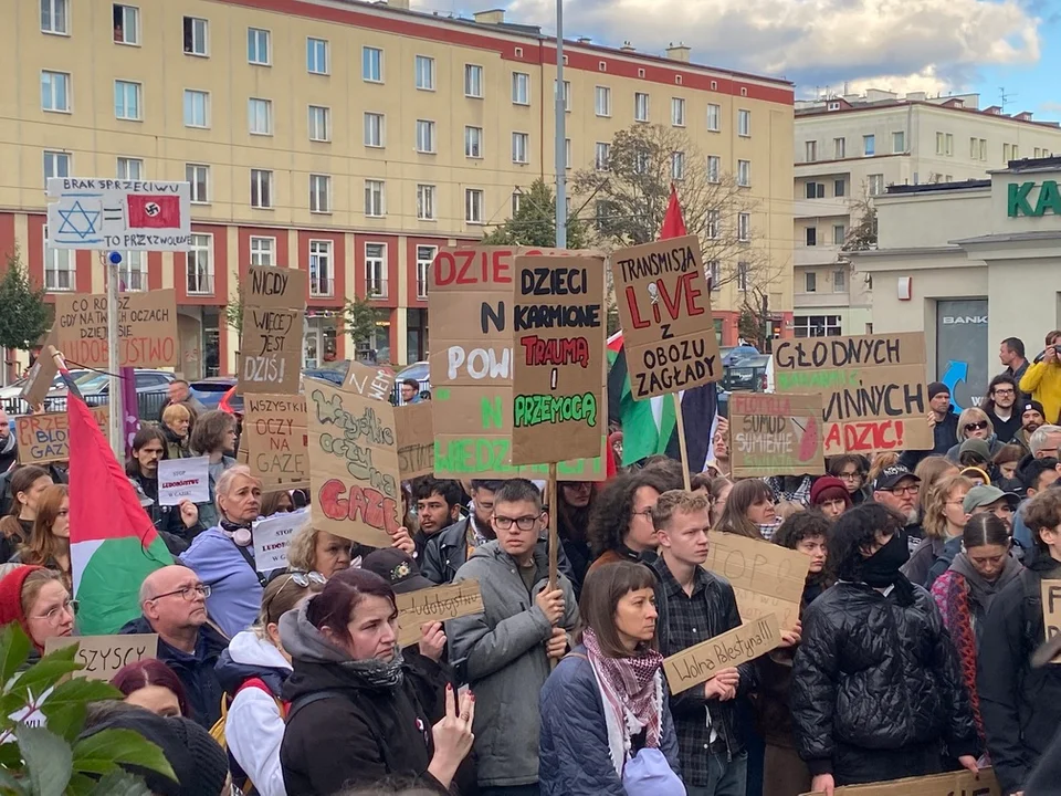 Kilkaset osób pod Manhattanem w geście solidarności z Gazą