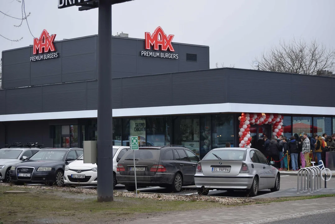 Tłumy łodzian na otwarciu restauracji MAX Premium Burgers. Tego jeszcze w Łodzi nie było [ZOBACZ ZDJĘCIA]