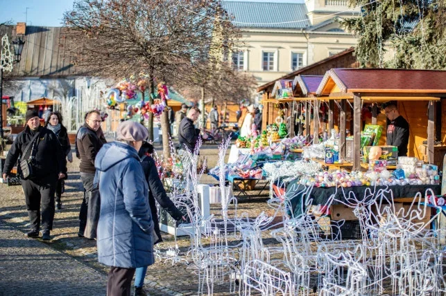 Jarmark świąteczny oraz bożonarodzeniowa szopka w 2019 roku