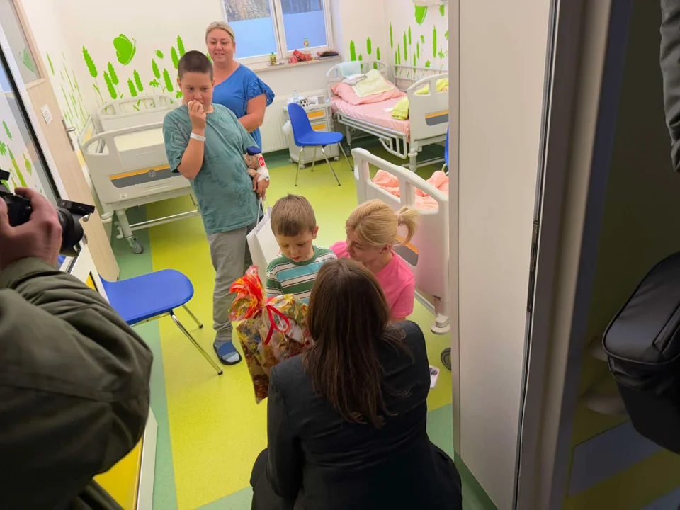 Święty Mikołaj w Łodzi. Jednym z punktów trasy Gwiazdora Szpital Pediatryczny im. Janusza Korczaka w Łodzi