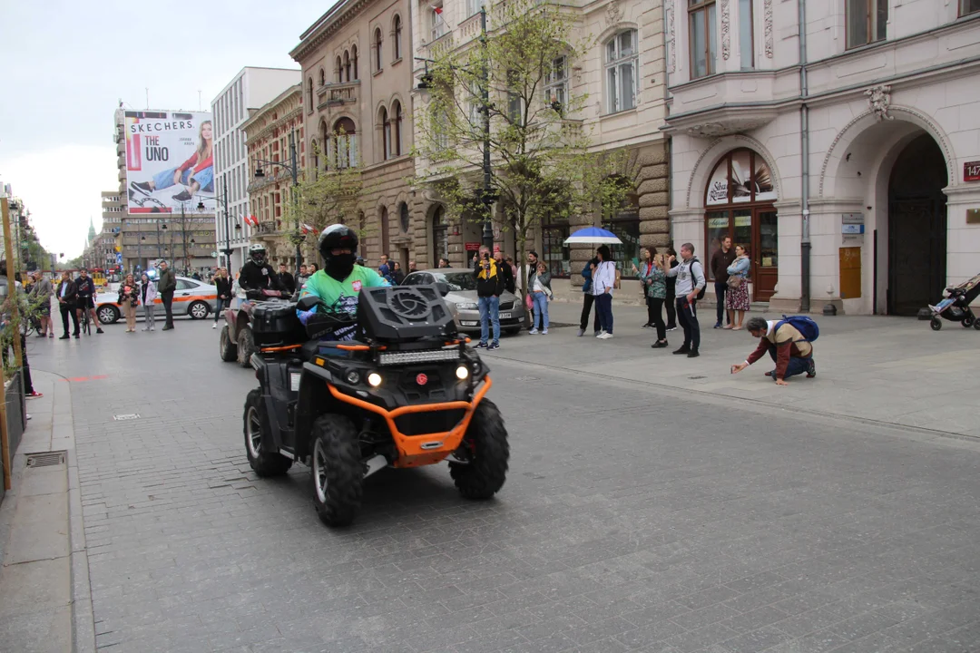 Wielka parada motocyklowa na ulicy Piotrkowskiej w Łodzi