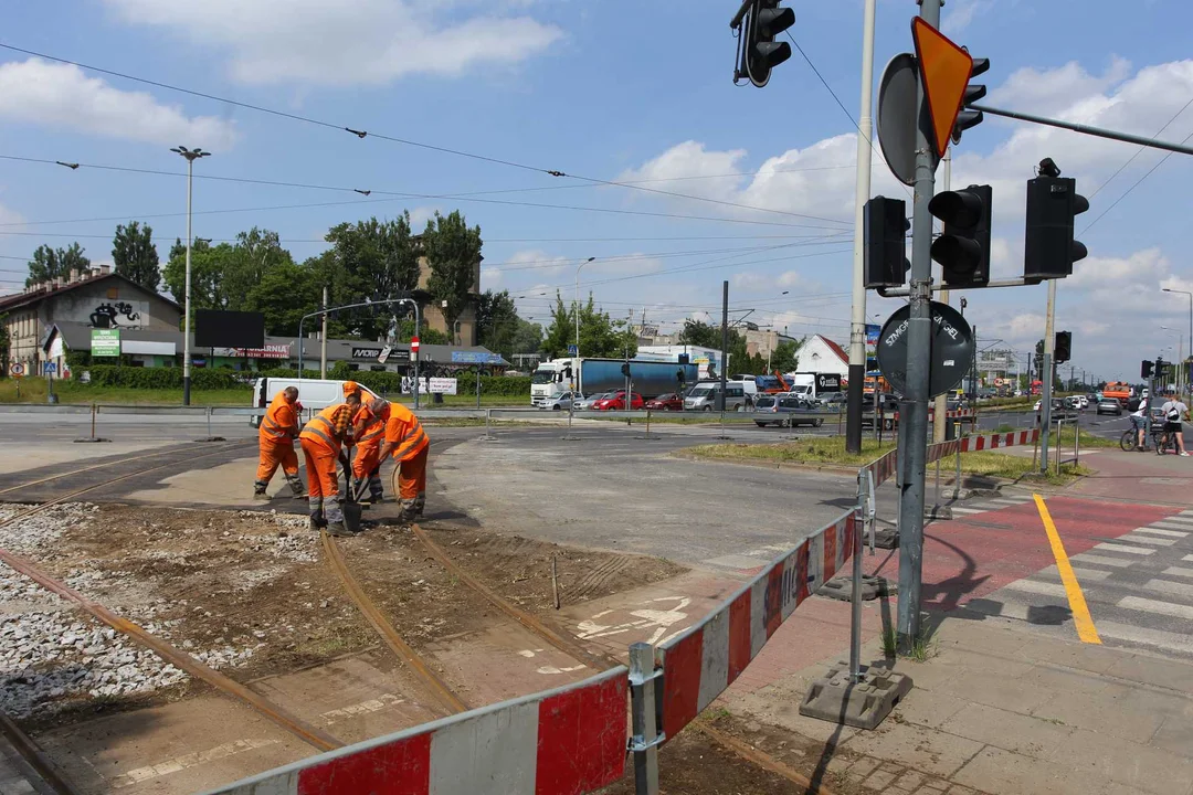 Po alei Włókniarzy zamiast tramwajem, pojedziemy autobusem zastępczym