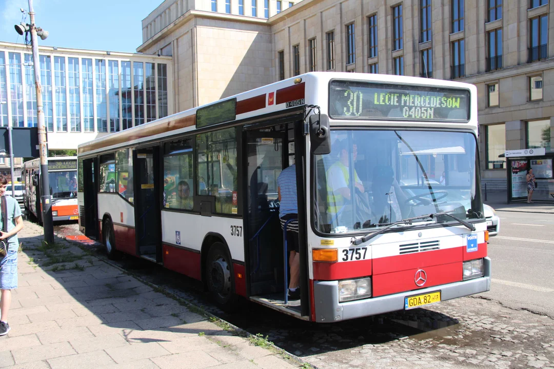 30. lecie Mercedesów O405N - pierwszego autobusu niskopogłowego w Łodzi