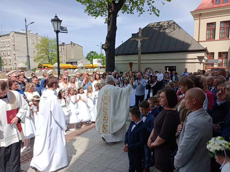 Dzieci przyjmowały Pierwszą Komunię Świętą w kościele pw. św. Anny w Łodzi [galeria]