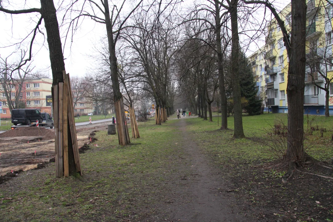 Utrudnienia dla pieszych i podróżnych MPK Łódź na Lutomierskiej