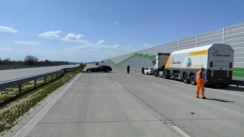 Wypadek na autostradzie A1. Dwie osoby zostały poszkodowane - Zdjęcie główne